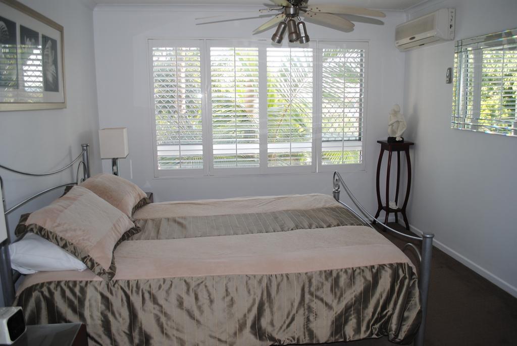 Surfside On The Beach Buddina Екстериор снимка